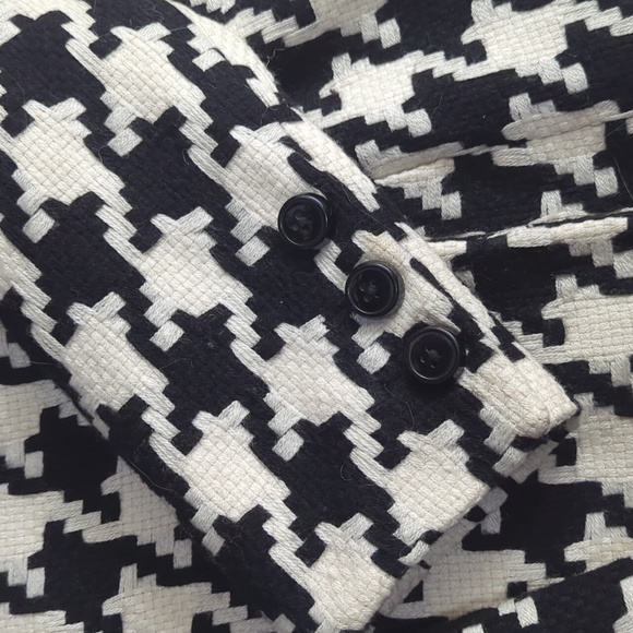 White House Black Market tailored houndstooth coat - Picture 4 of 8